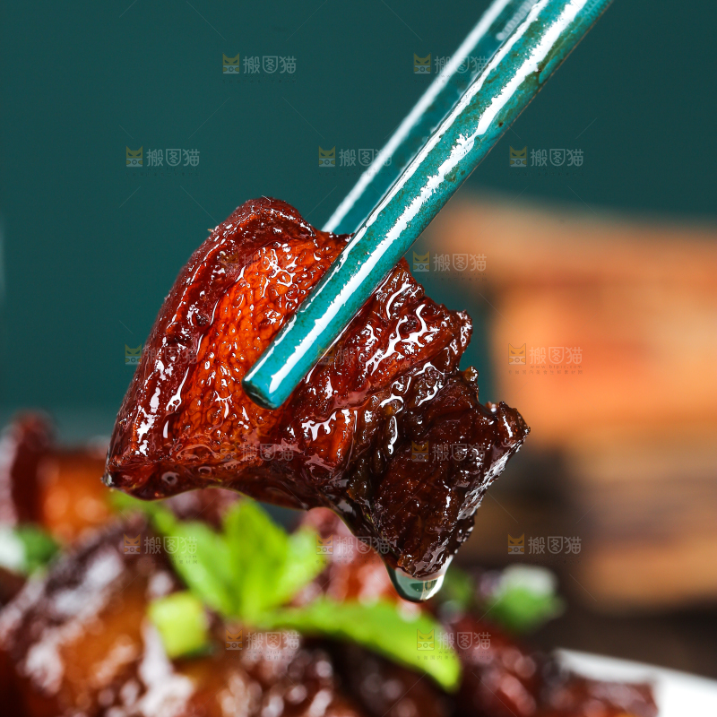 深底上的红烧肉
