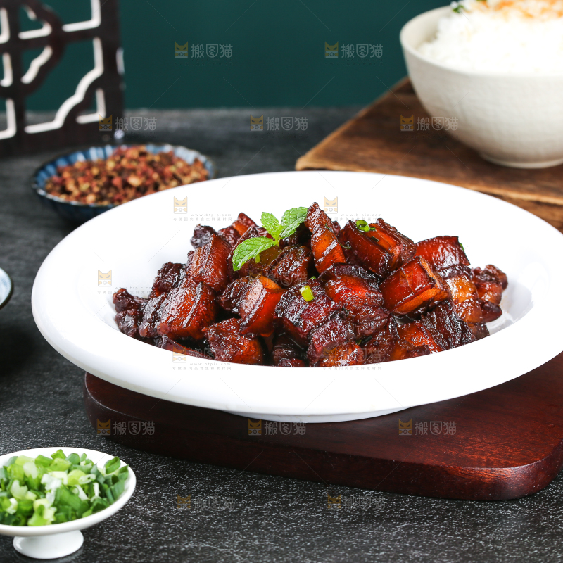 深底上的红烧肉
