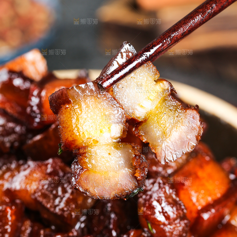 深底上的红烧肉