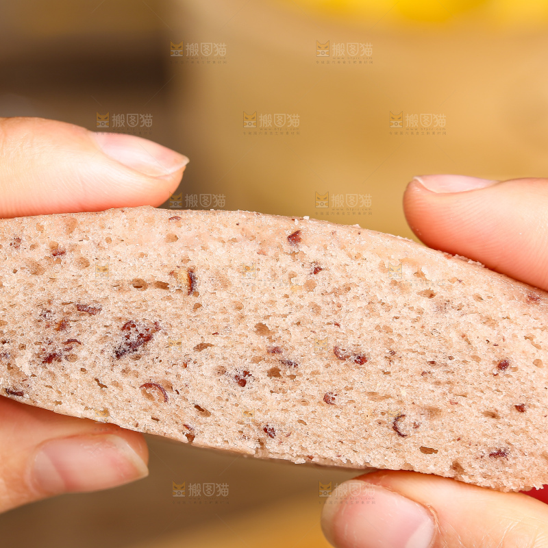 深底上的红豆发糕