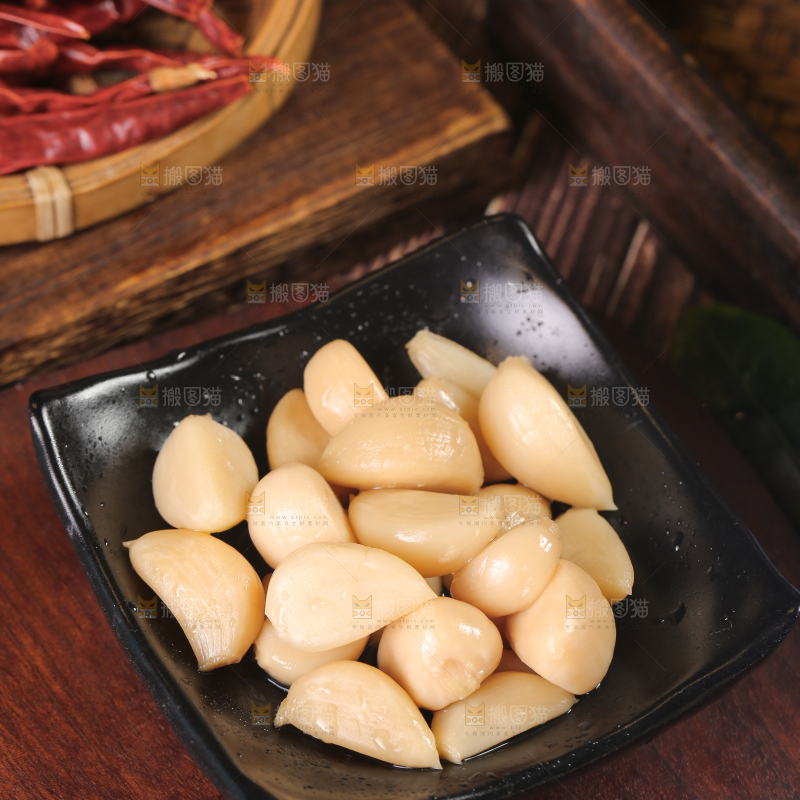 深底上的糖蒜