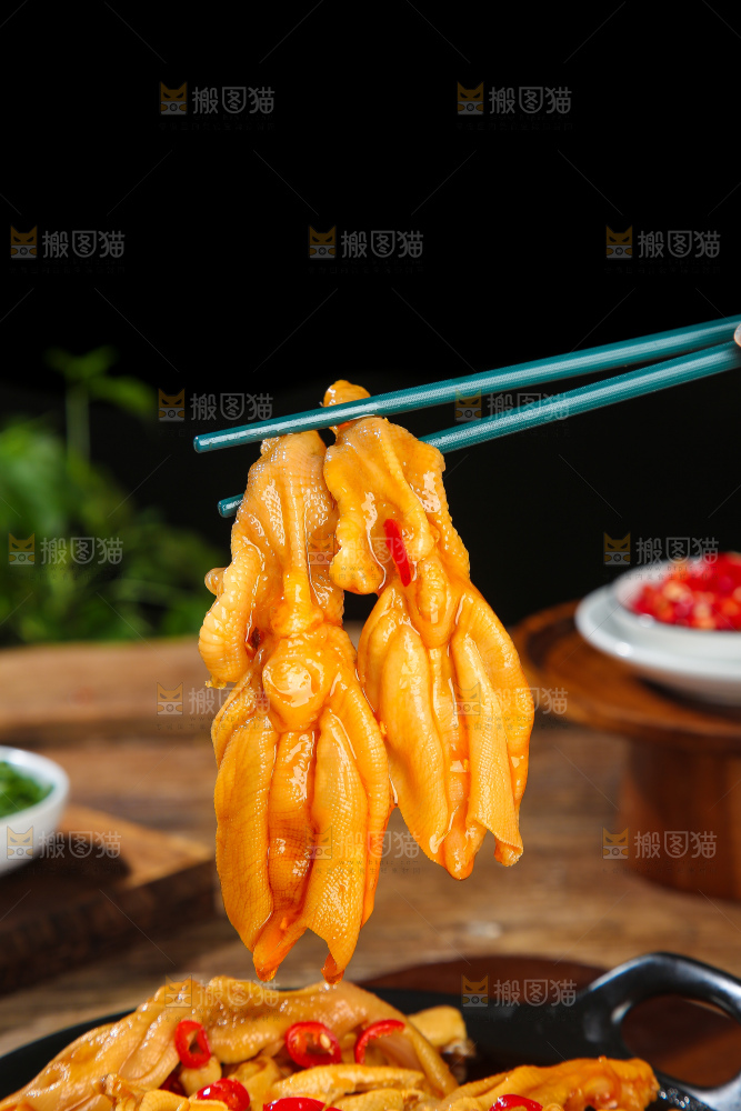 木底上的无骨鸭掌