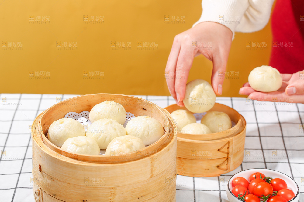浅底上的发面小笼包