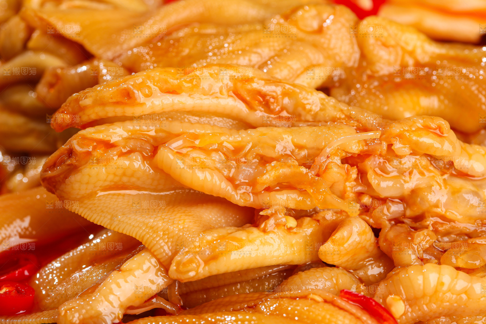 木底上的无骨鸭掌