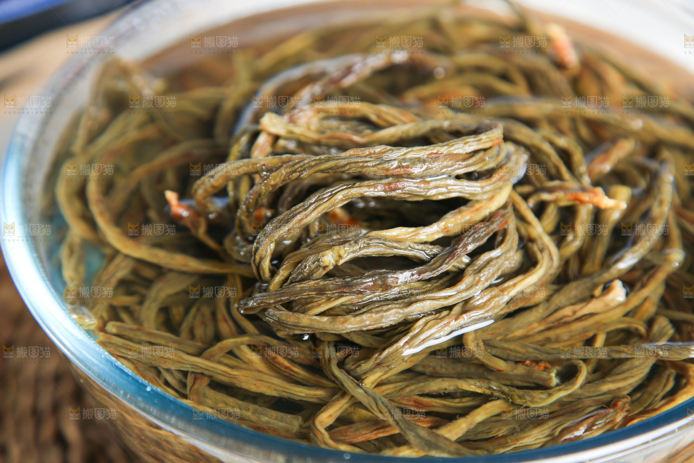 浅底上的干豆角