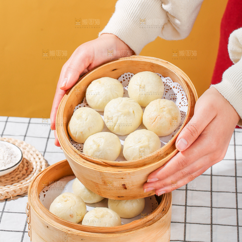 浅底上的发面小笼包