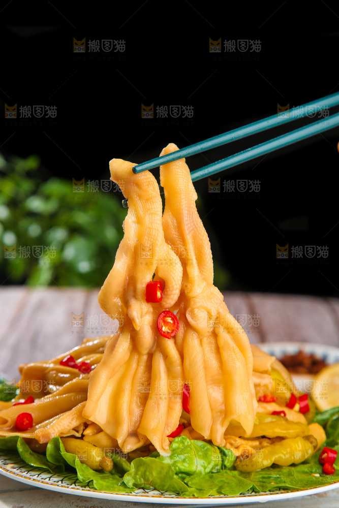 木底上的无骨鸭掌