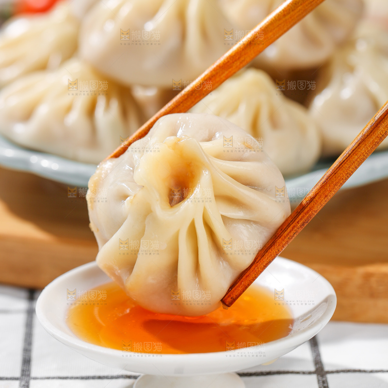浅底上的薄皮小笼包