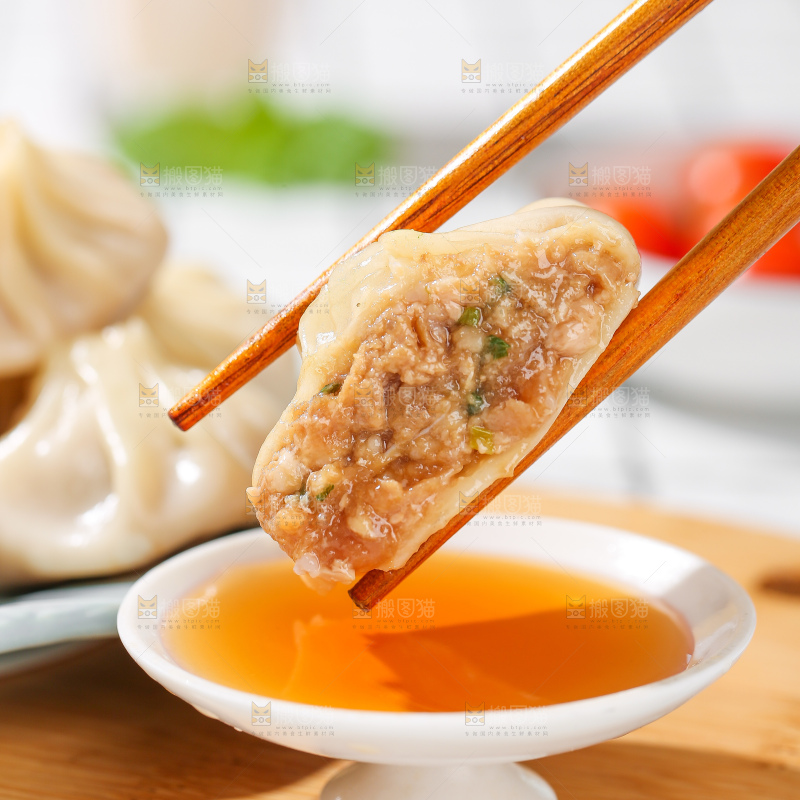 浅底上的薄皮小笼包