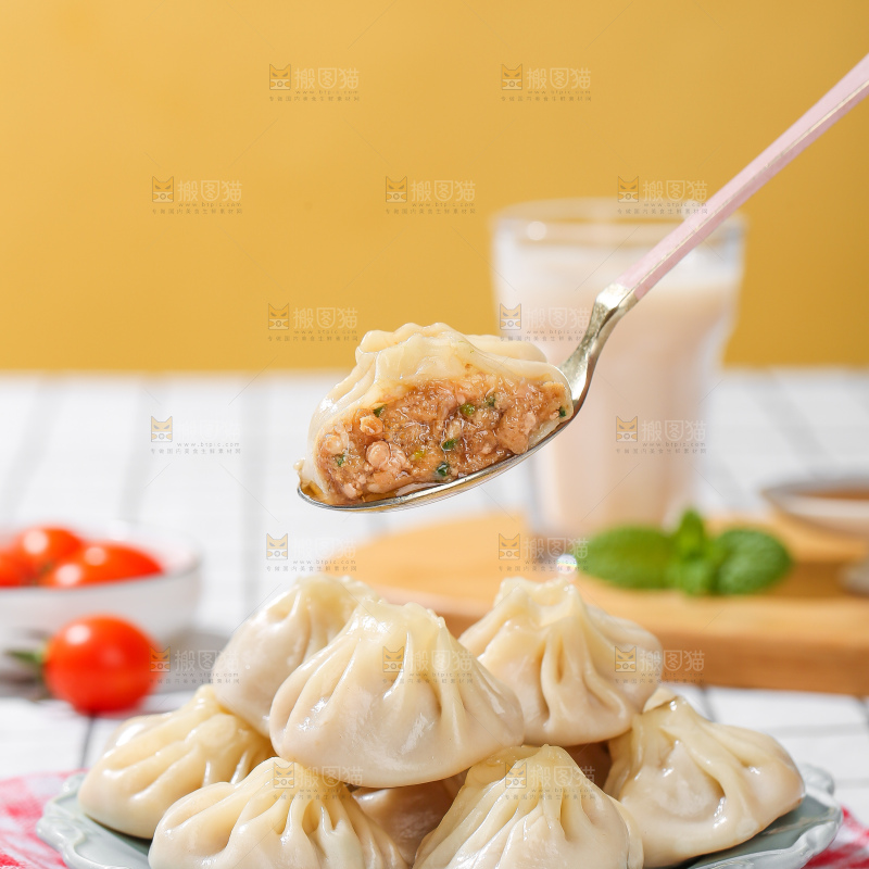 浅底上的薄皮小笼包