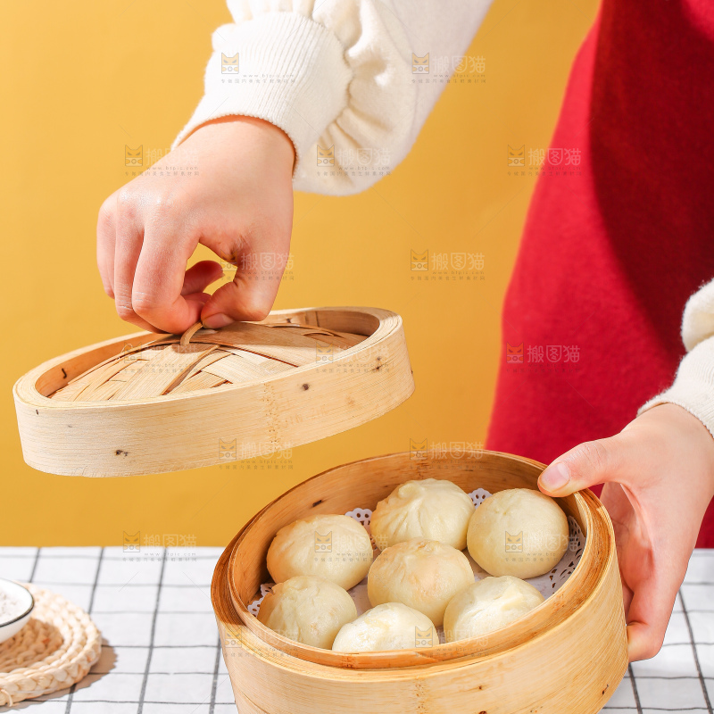 浅底上的发面小笼包