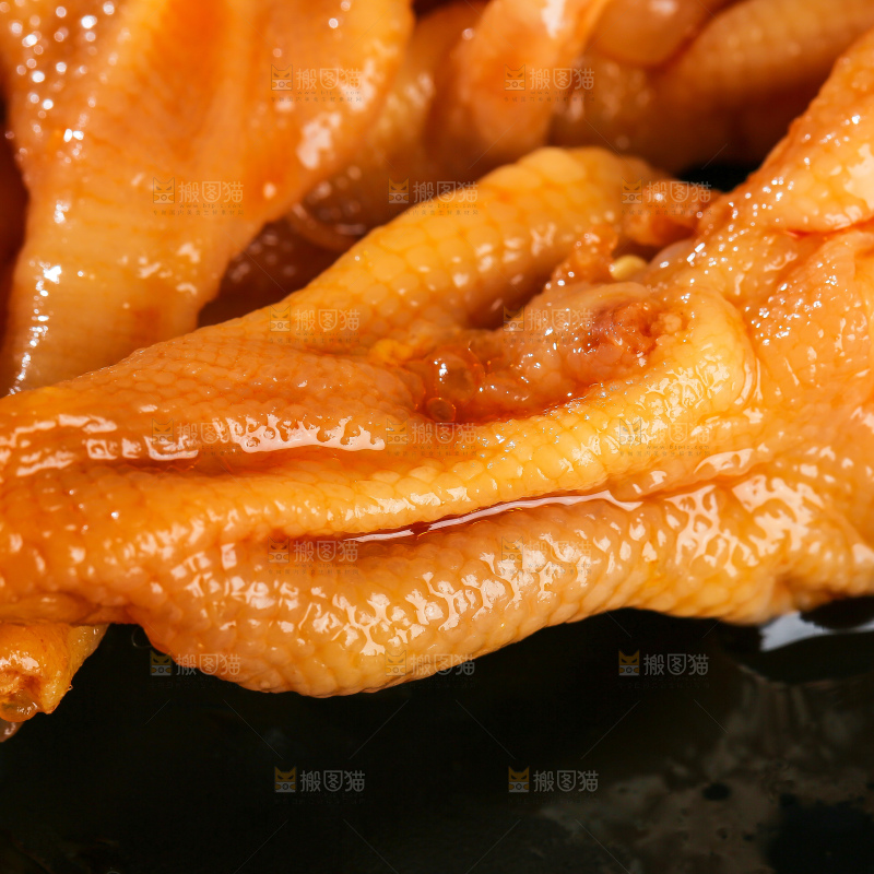 木底上的无骨鸭掌