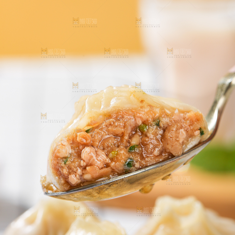 浅底上的薄皮小笼包