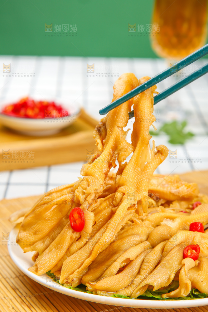 浅底上的无骨鸭掌