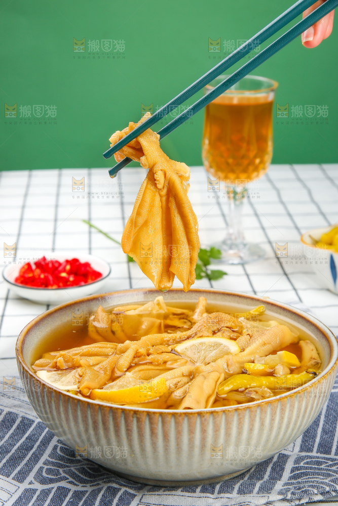 浅底上的无骨鸭掌