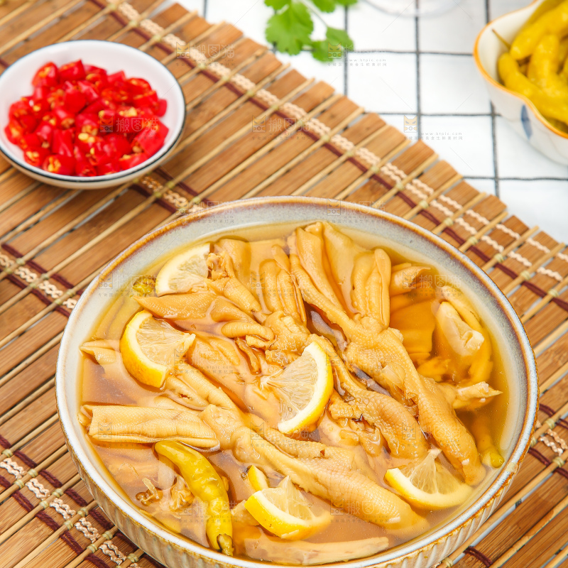浅底上的无骨鸭掌