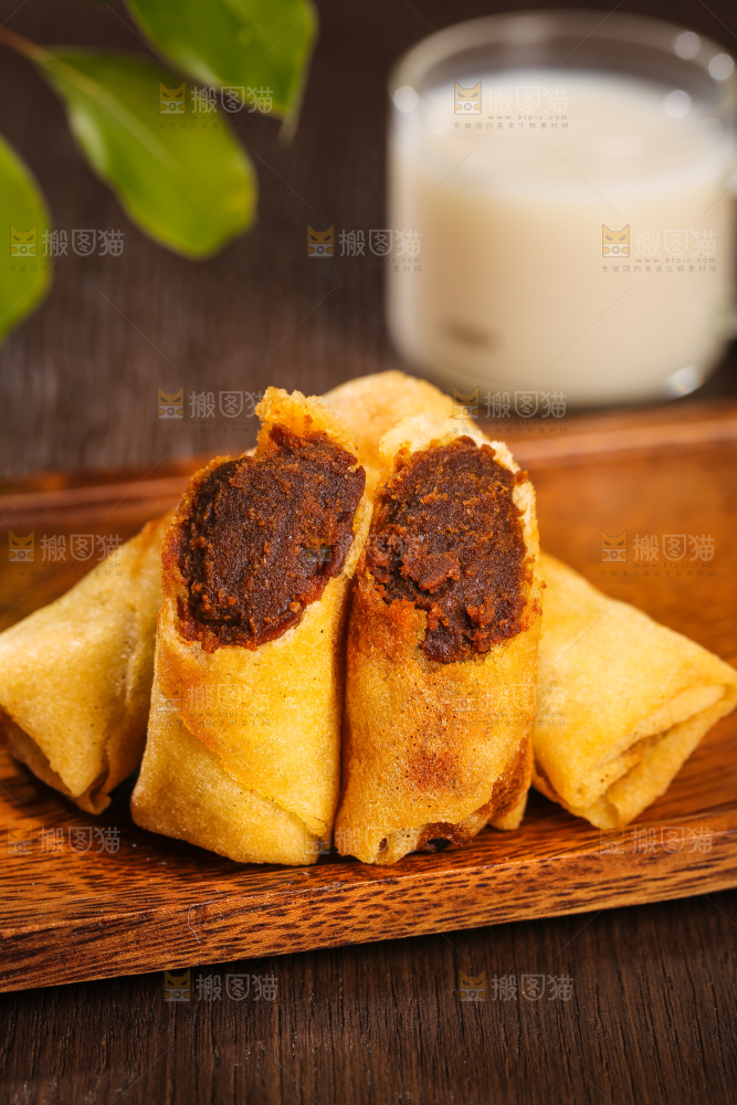 深底上的豆沙春卷