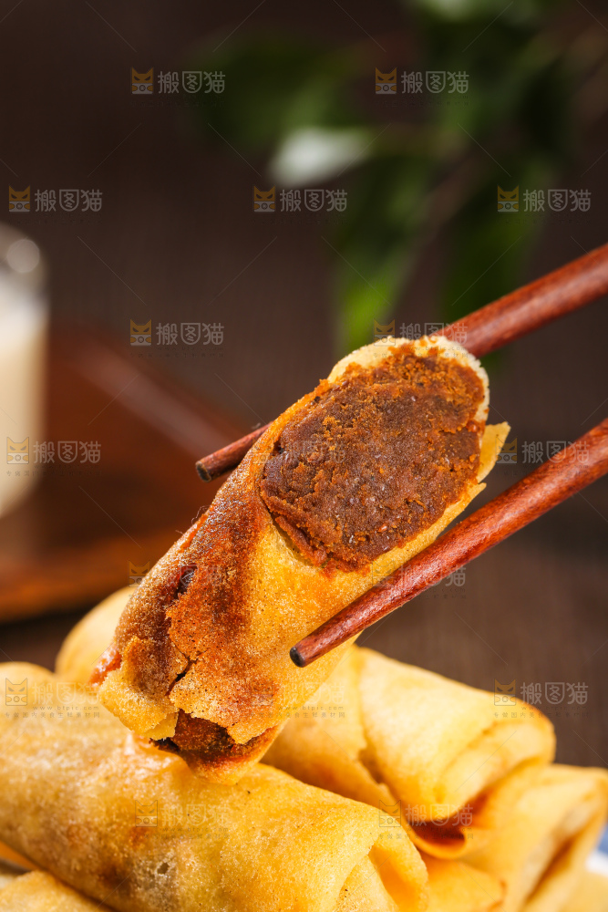 深底上的豆沙春卷
