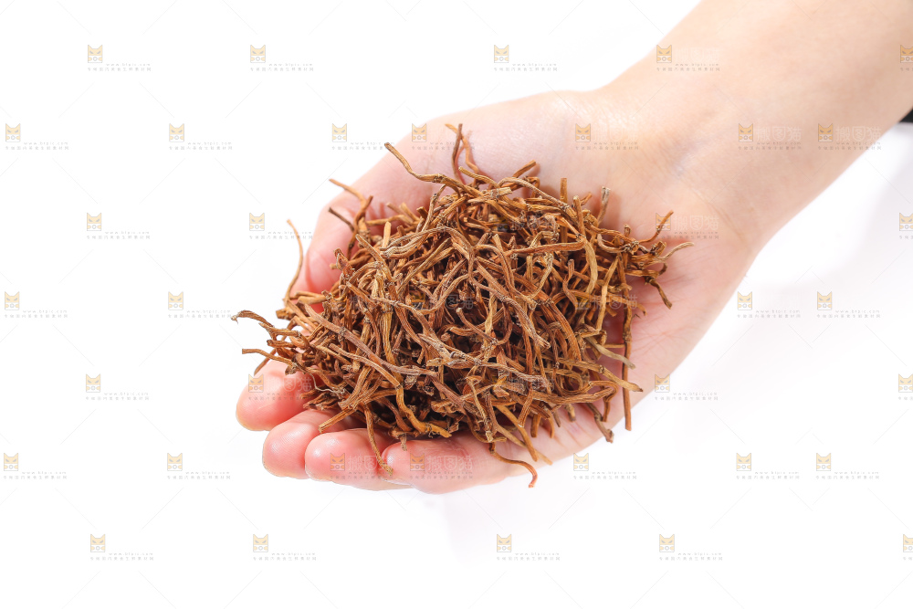 白底上的干折耳根