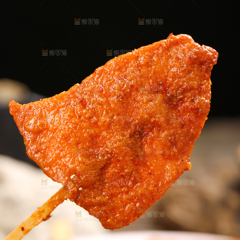 深底上的里脊肉串