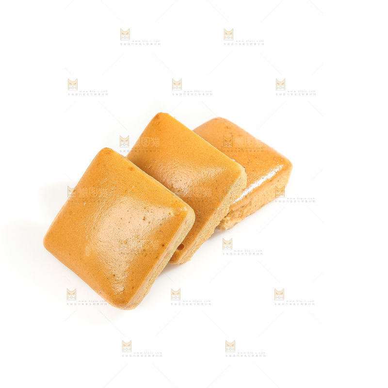 白底上的红糖蒸糕