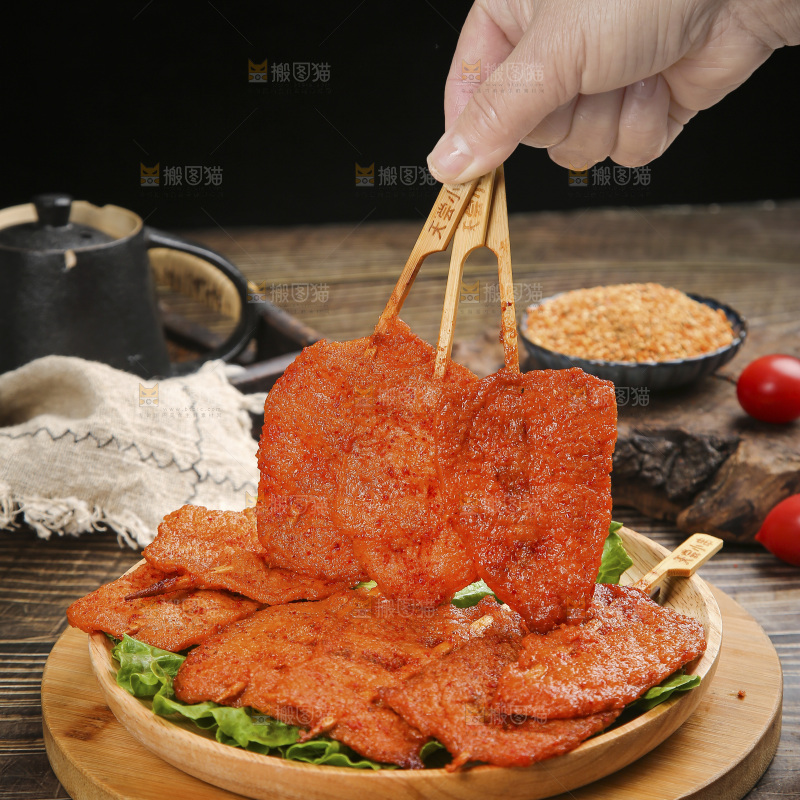 深底上的里脊肉串