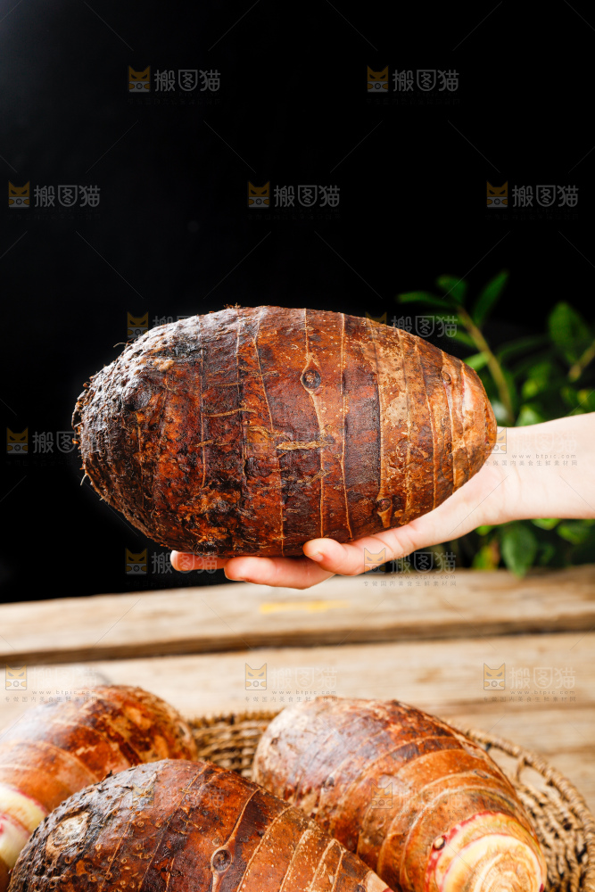 深底上的荔浦芋头