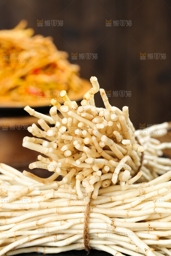 深底上的新鲜折耳根