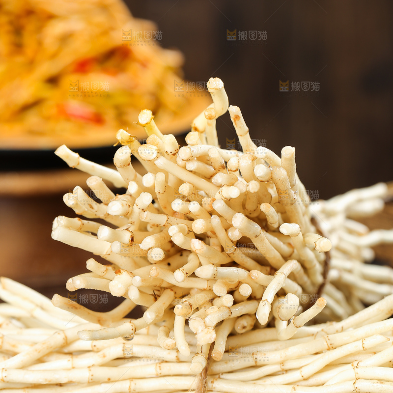 深底上的新鲜折耳根