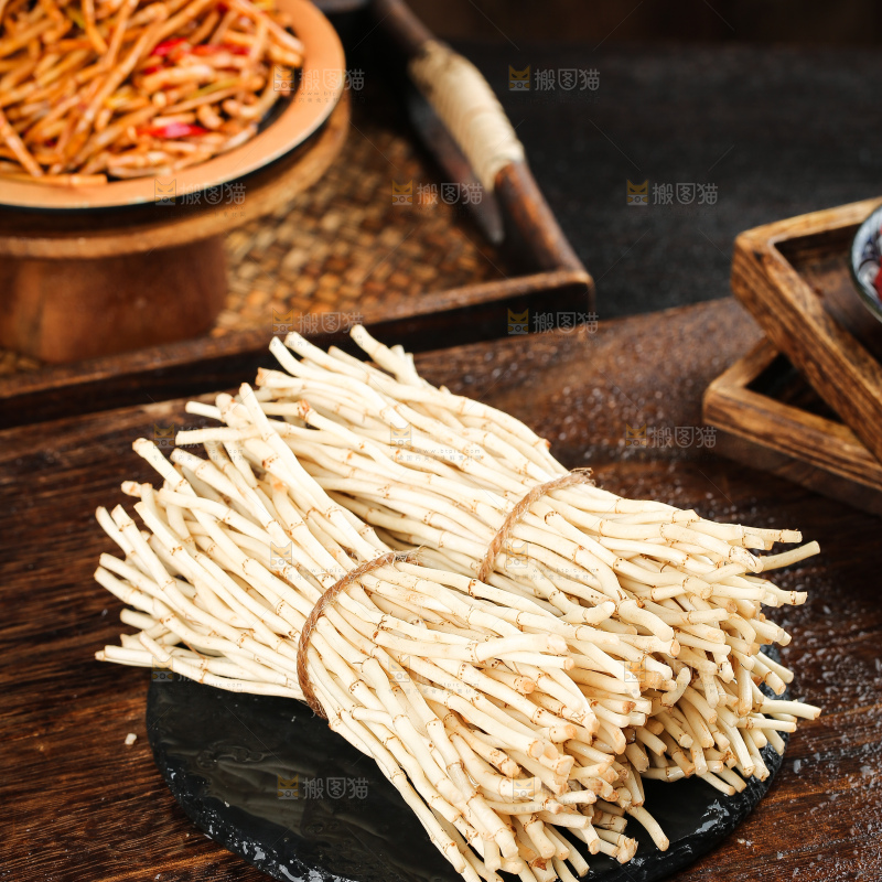 深底上的新鲜折耳根