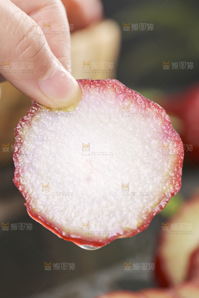 深底上的莲雾