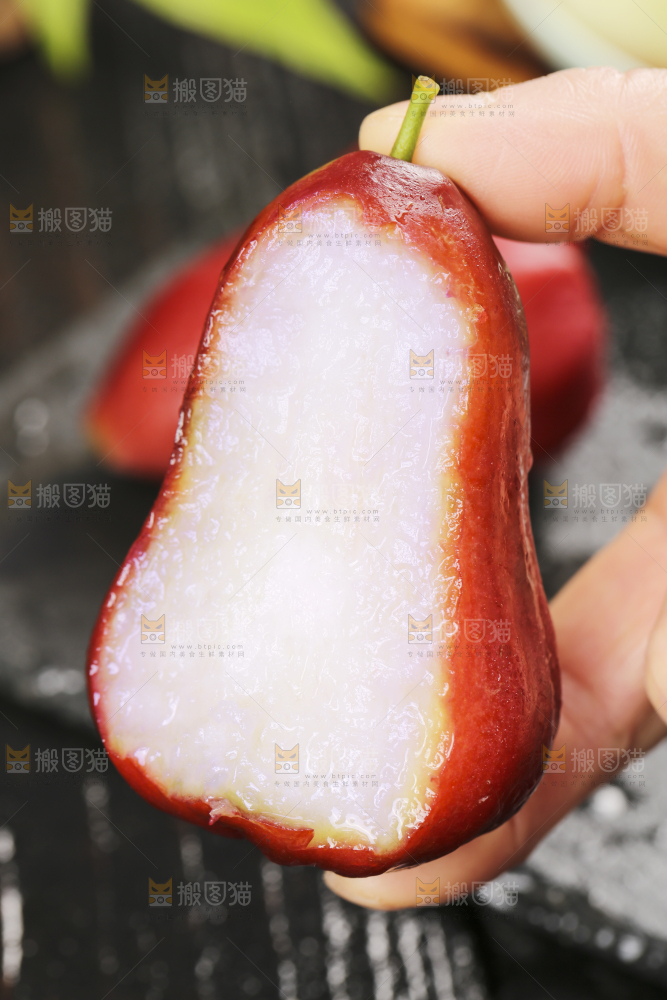 深底上的莲雾