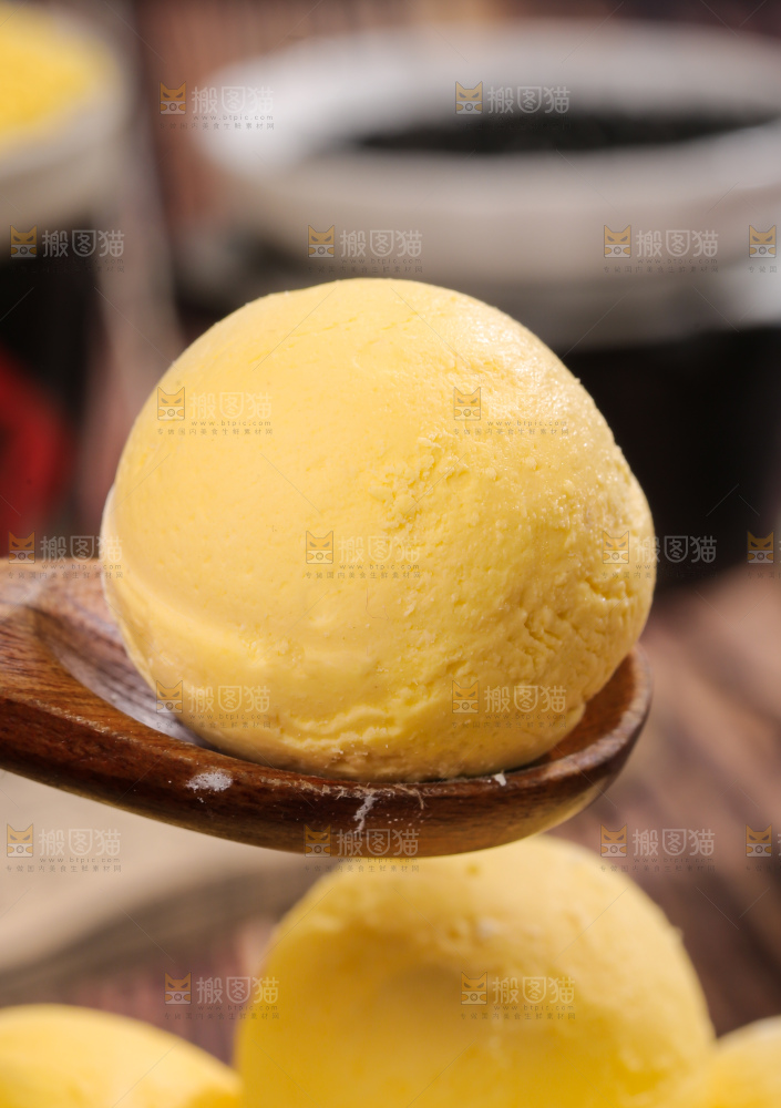 深底上的大黄米汤圆
