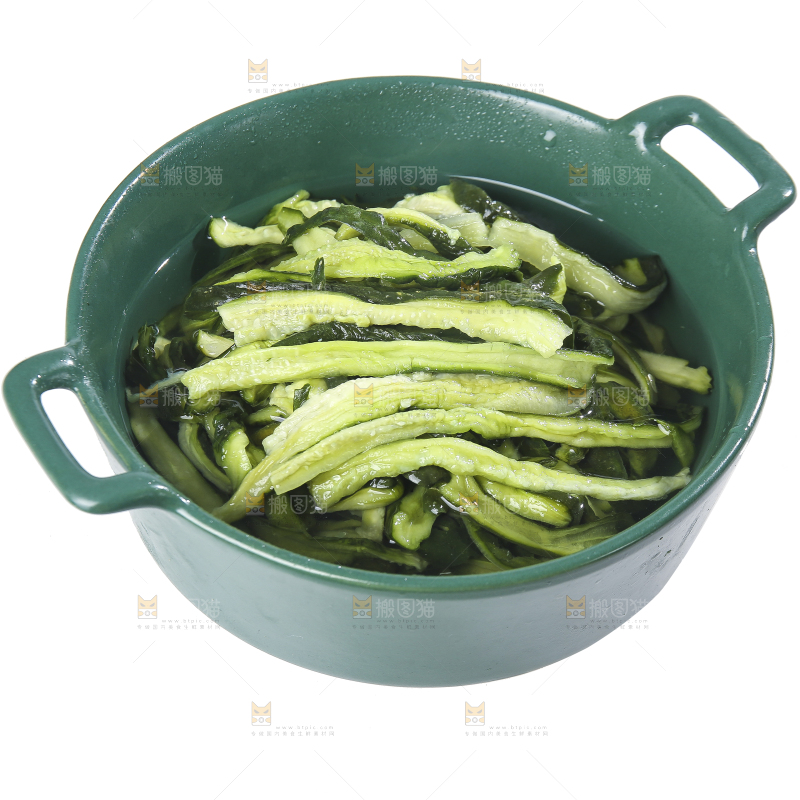 白底上的干黄瓜条