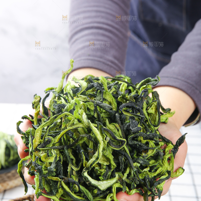 浅底上的干黄瓜条