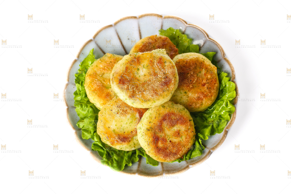 白底上的鳕鱼鲜虾饼