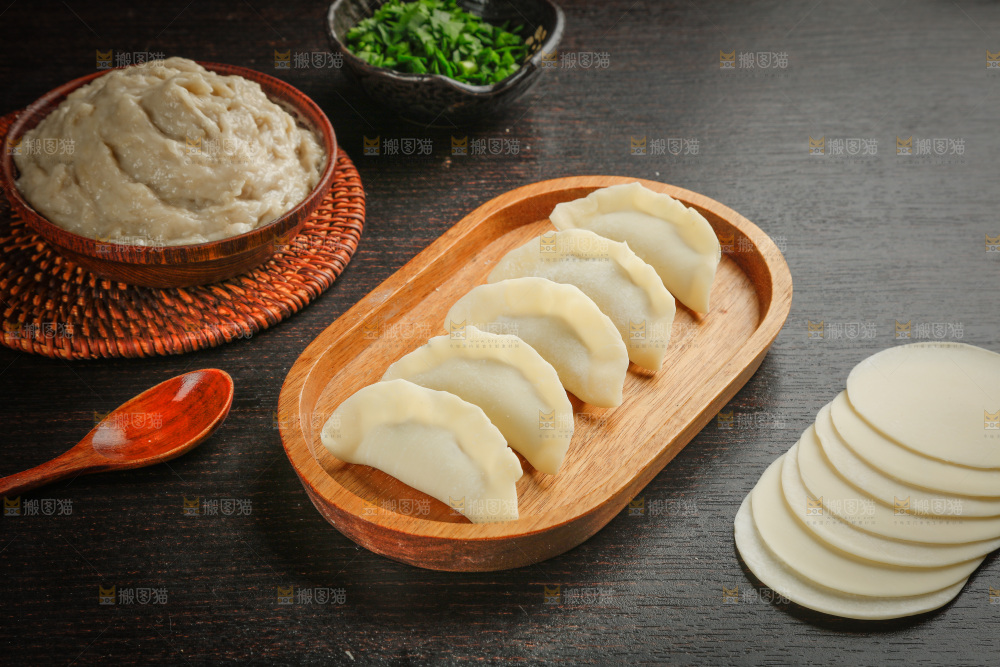 深底上的鲅鱼馅饺子