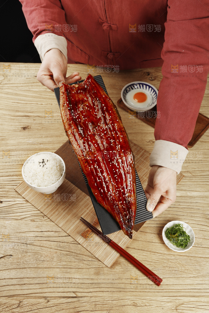 深底上的照烧鳗鱼