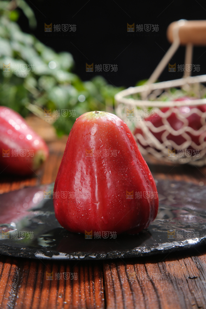深底上的黑金刚莲雾