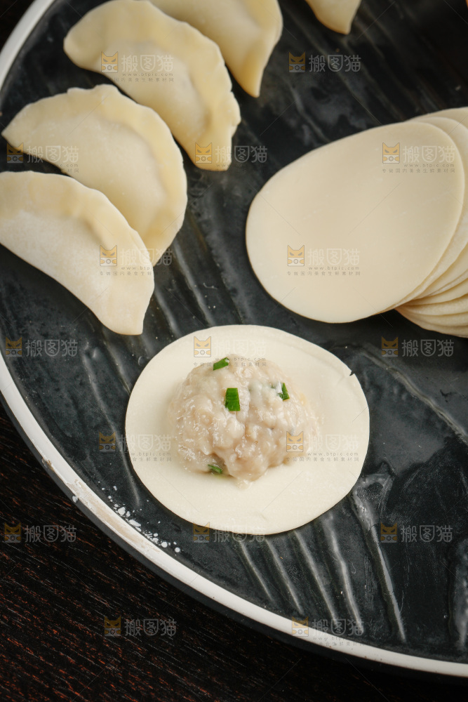 深底上的鲅鱼馅饺子