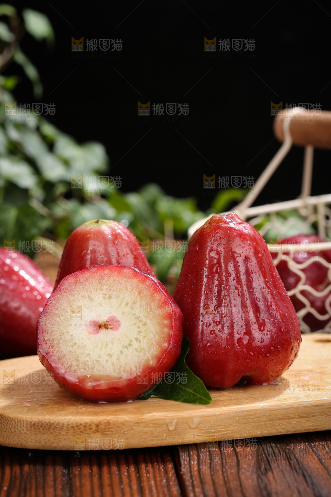 深底上的黑金刚莲雾