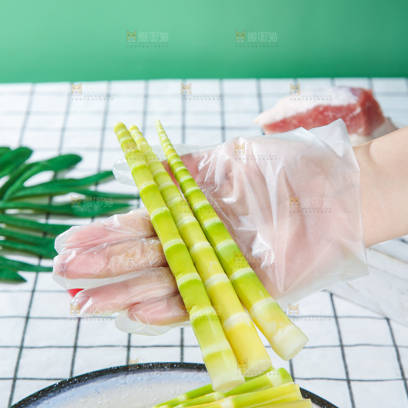 浅底上的笋尖