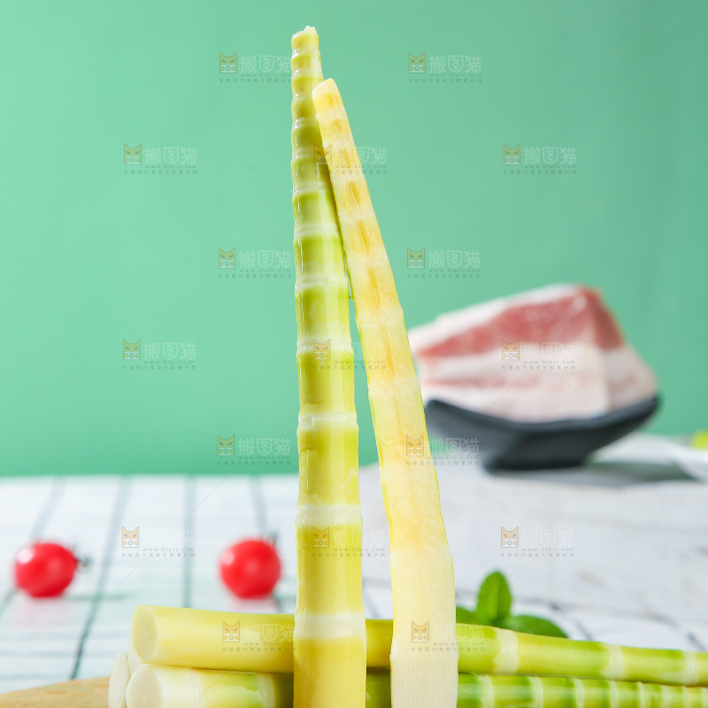 浅底上的笋尖