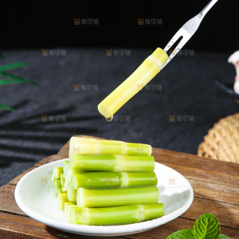 深底上的泡笋尖