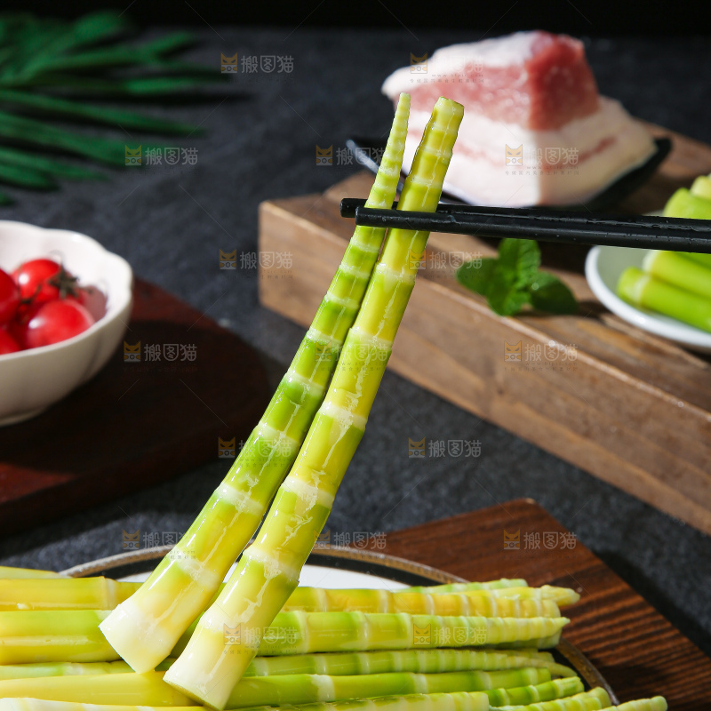 深底上的泡笋尖