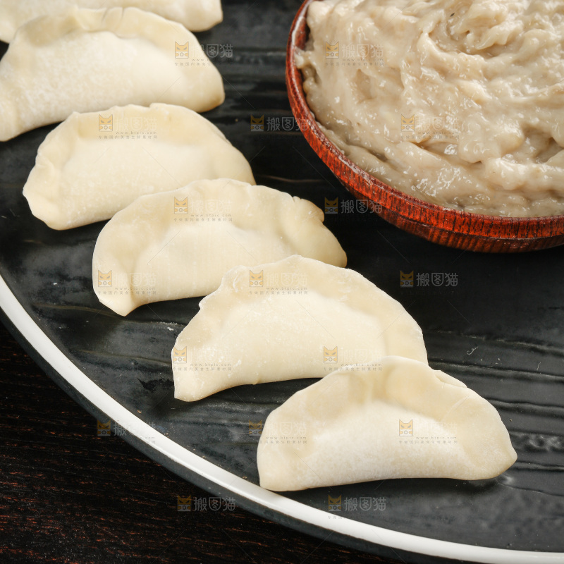 深底上的鲅鱼馅饺子