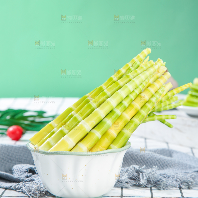 浅底上的笋尖