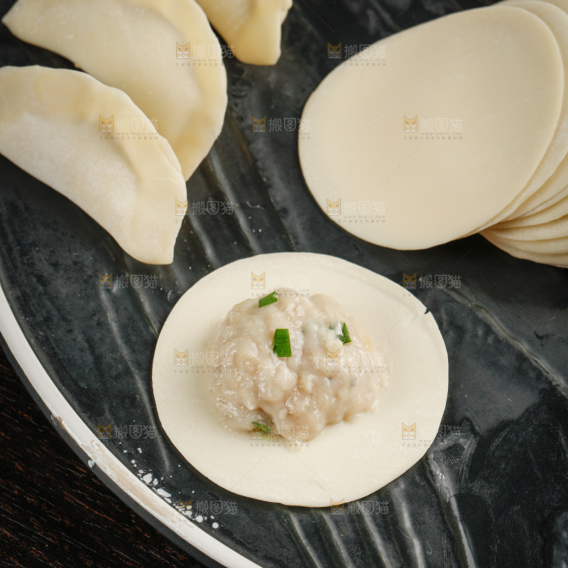 深底上的鲅鱼馅饺子