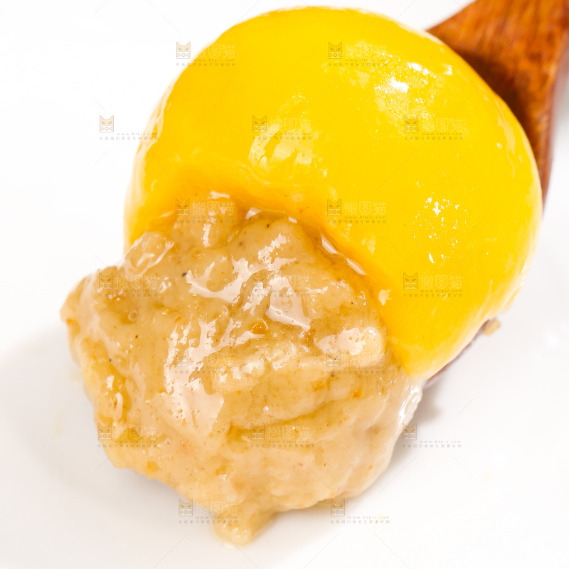 白底上的大黄米汤圆