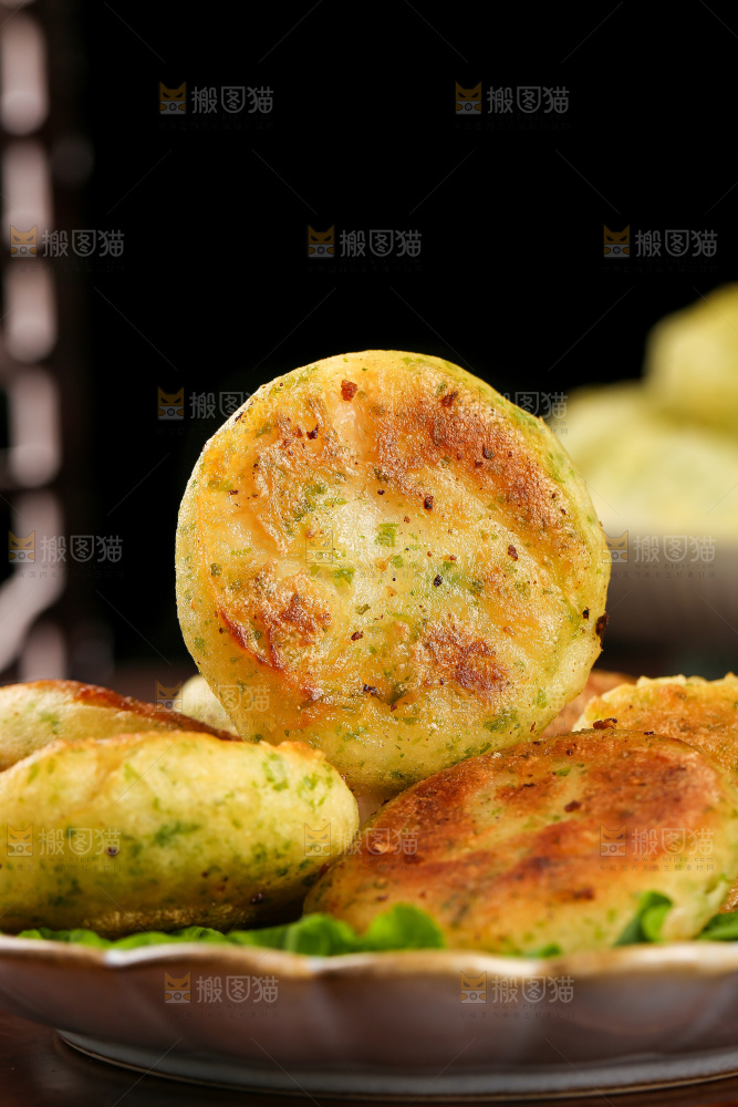 深底上的鳕鱼鲜虾饼